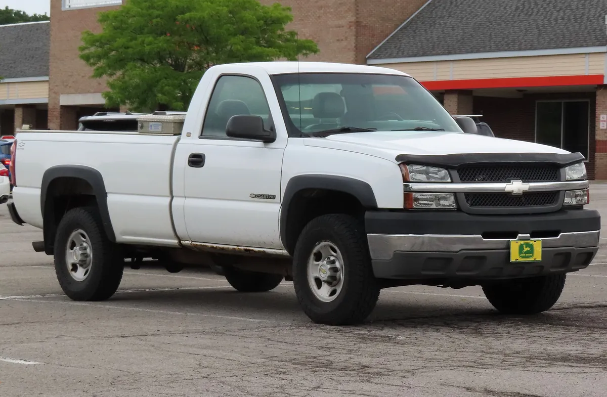2003 Chevrolet Silverado 2500HD regular cab 4x4 work truck, front right view
